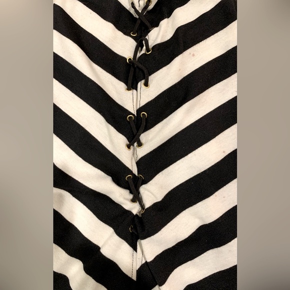 RAMPAGE Black and Ivory Chevron-Striped Batwing Top - Picture 4 of 11
